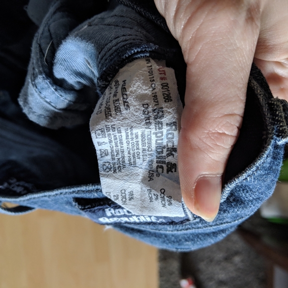 Rock add Republic jeans. Sized 28 - Picture 4 of 4
